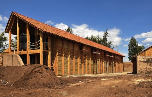 Pasivno solarno sirotište u Africi izgrađeno od zemlje