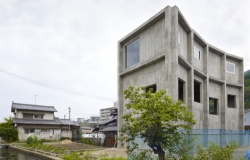 Betonska kuća sa zatvorenim dvorištem u Japanu