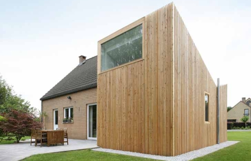 Drveno proširenje kuće od cigala u Belgiji