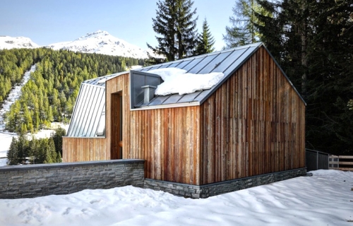 Kuća od drveta i cinka se savršeno uklapa u italijanske Alpe