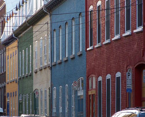 Fasade zgrada u više boja