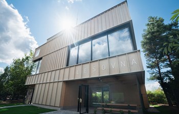 Univerzitet u Pragu otvorio zgradu od drveta namenjenu istraživanju i obrazovanju