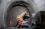 Probijen tunel na trasi auto-puta Beograd-južni Jadran